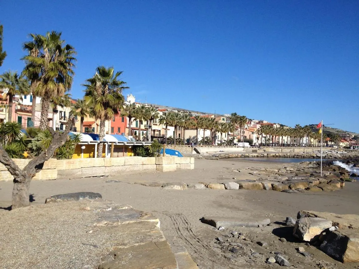 Bell'Alloggio A Due Passi Dalle Spiagge Di Riva Ligure Italia