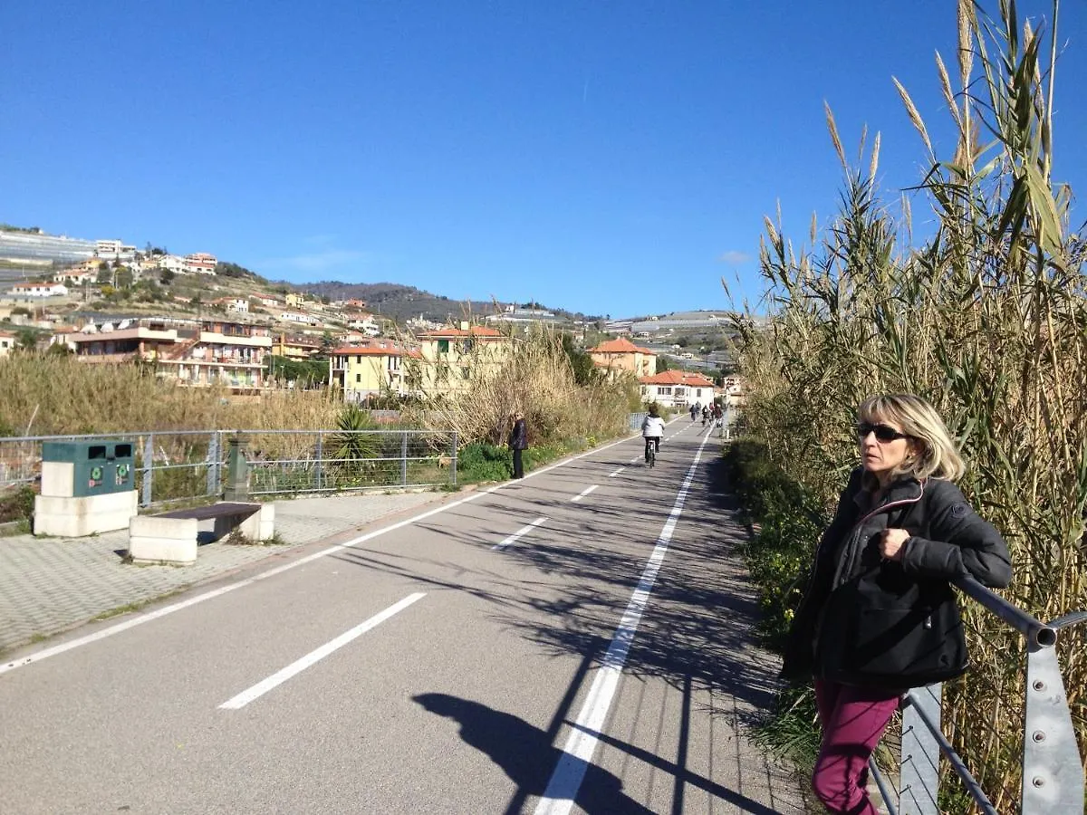 Bell'Alloggio A Due Passi Dalle Spiagge Di Riva Ligure 0*,