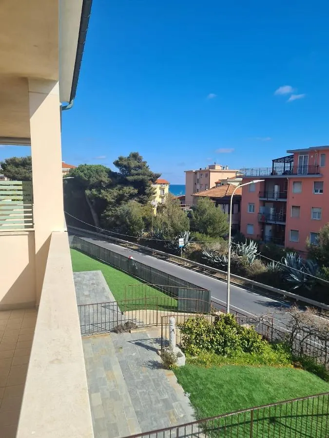 Bell'Alloggio A Due Passi Dalle Spiagge Di Riva Ligure 0*,